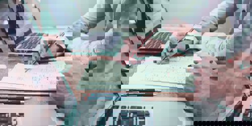 Arbejde ved en computer