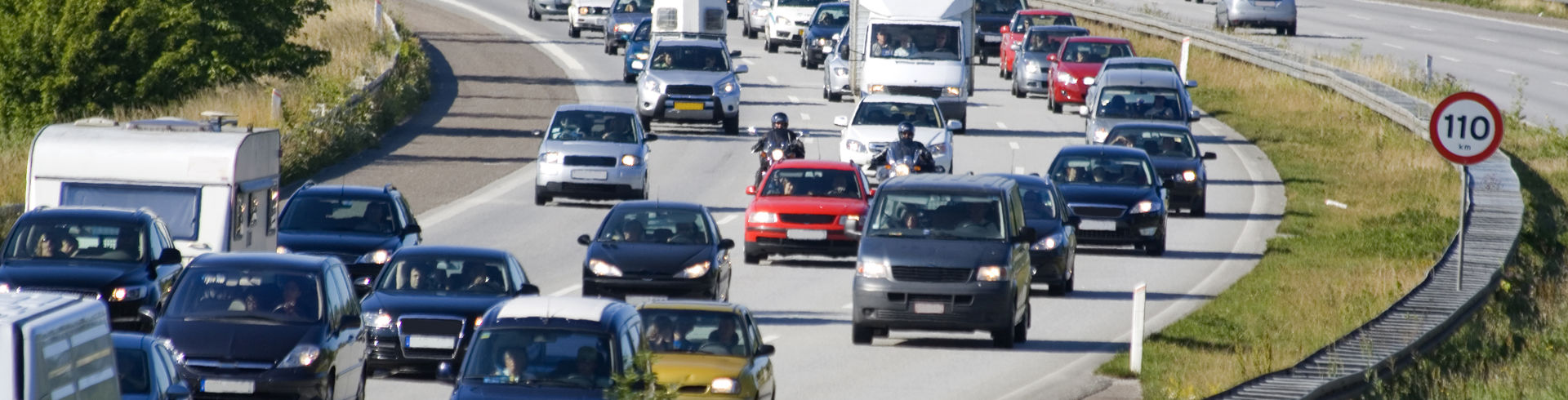 Biler på en motorvej